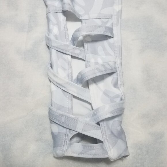 Jockey Gray Camo Leggings w/ Criss Cross Detail at ankle SMALL  EUC - Picture 4 of 4